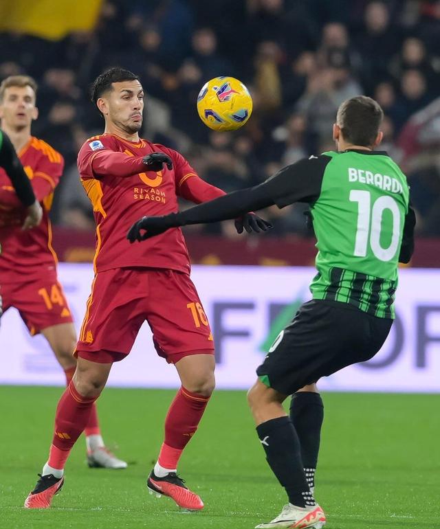 赛地聚焦——英超冲刺阶段热度飙升，罗马内部沟通，震撼外界，临场指挥获称赞的简单介绍