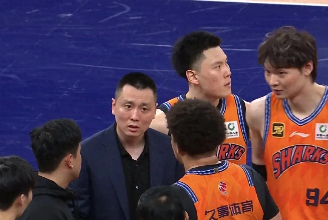 今晨CBA季后赛焦点战；莱比锡调整名单；信心回归；轮换策略成焦点 