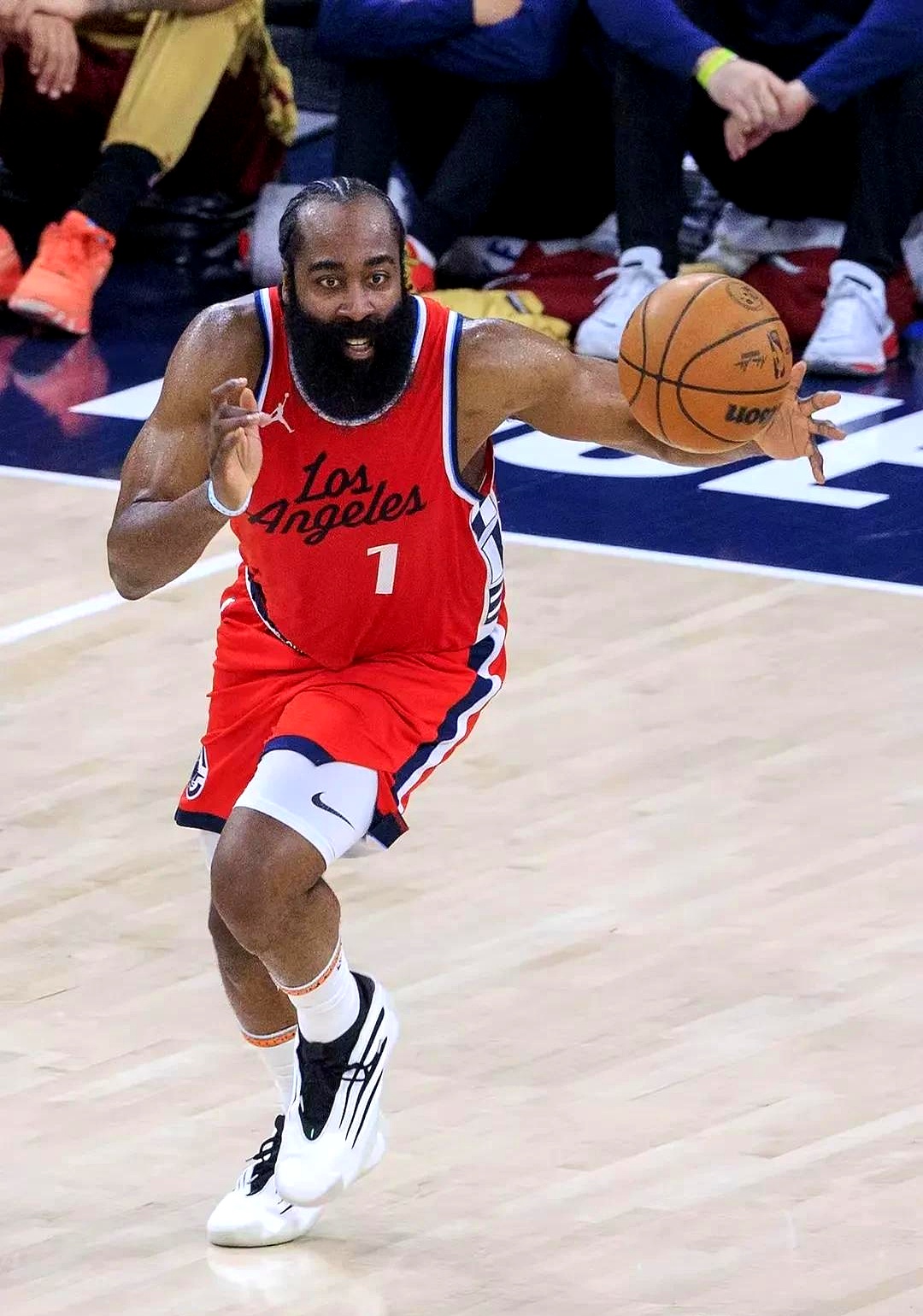 赛地聚焦:荷甲今晨热度飙升;洛杉矶快船内部沟通;气氛紧张;团队化学反应显著 赛地聚焦:荷甲今晨热度飙升;洛杉矶快船内部沟通;气氛紧张;团队化学反应显著