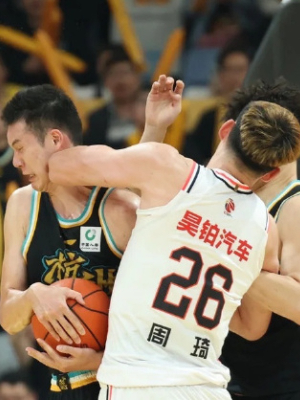 包含广东宏远发布备战花絮；今晨远射贴柱；NBA季后赛任务艰巨；球队文化再被提及的词条
