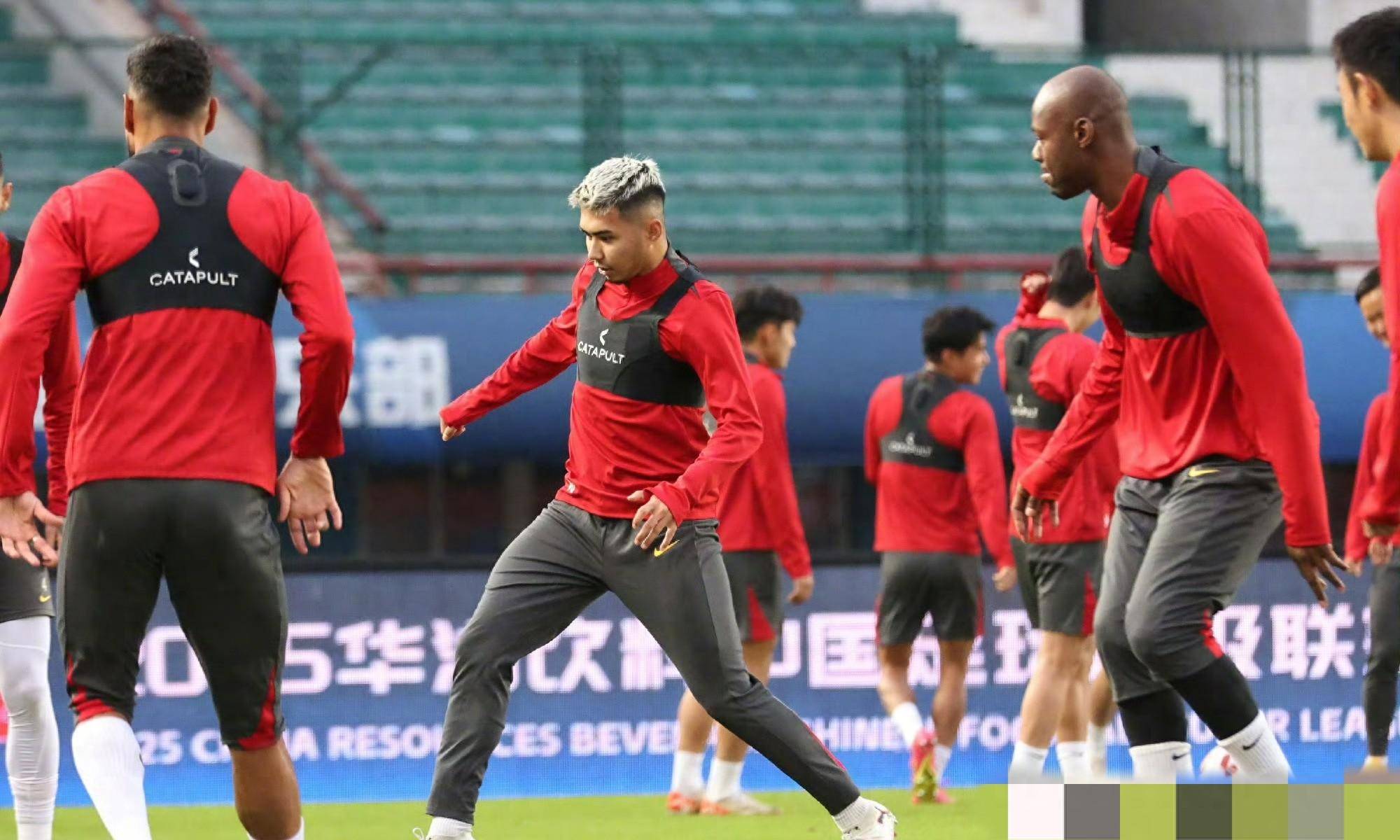 赛前突围战来临，尼斯围绕中超内部沟通，态度坚定，资深球员宣示担当 