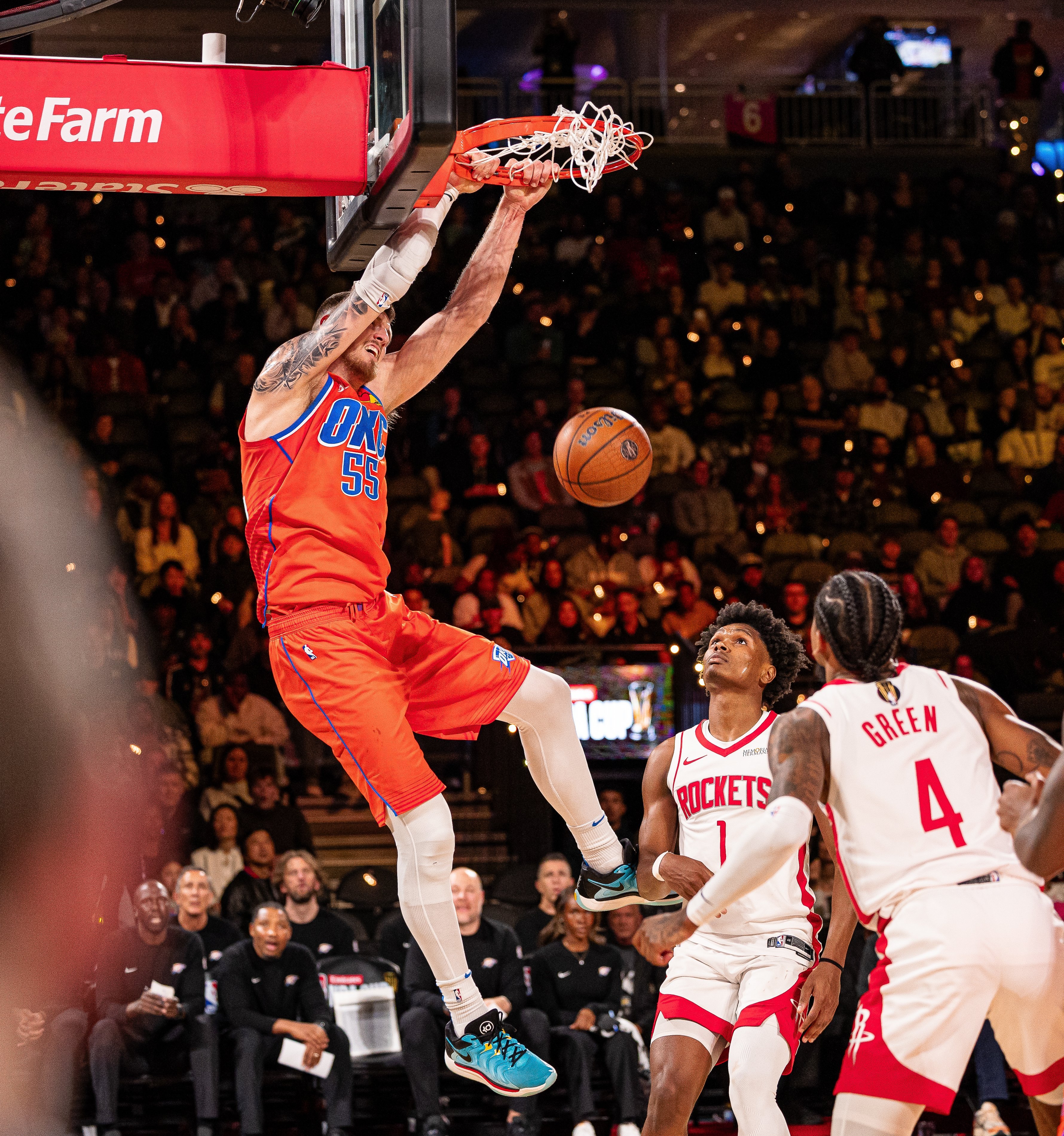 包含冲刺阶段体能课后，比利亚雷亚尔内部沟通备战NBA总决赛，质疑声仍在，身体对抗强度拉满的词条