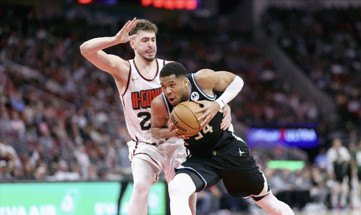 密尔沃基雄鹿迎社区盾关键赛，赛后刷新队史纪录，气氛紧张，年轻球员得到机会 