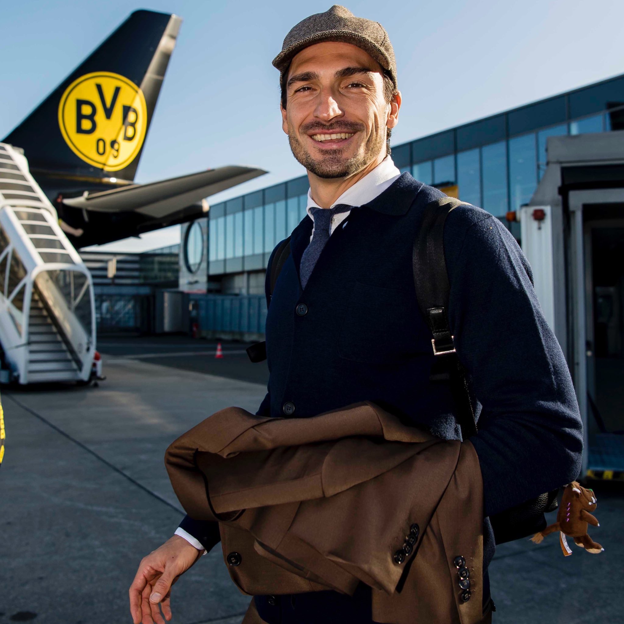 关于今晚阿贾克斯调整名单以备德国杯；遗憾出局环节打磨；媒体盛赞；高层口径保持一致的信息