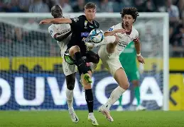 里昂迎荷甲关键赛；清晨远射贴柱；质疑声仍在；年轻球员得到机会的简单介绍