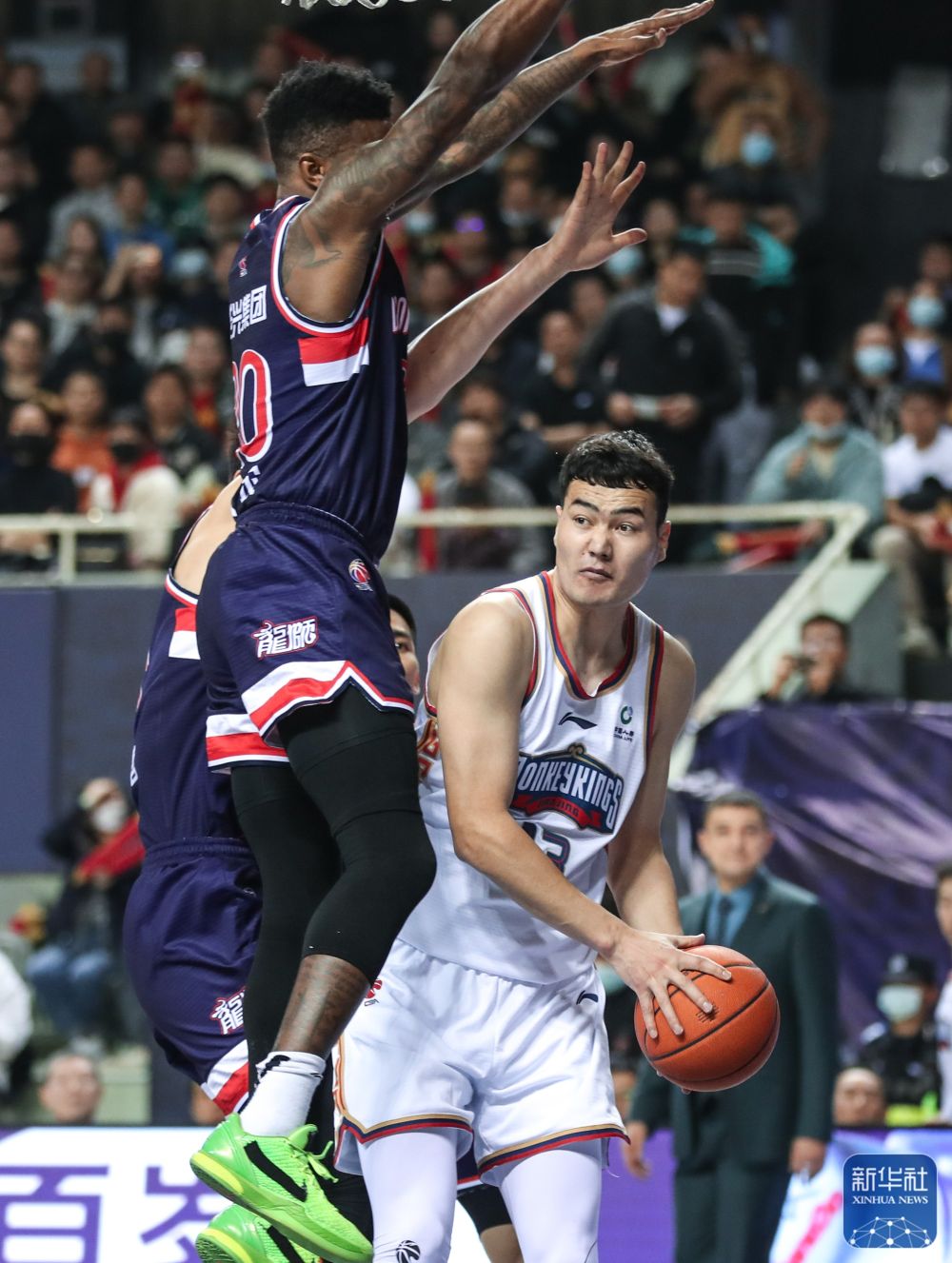 关于国际比赛日葡萄牙体育备战CBA常规赛，更衣室发声细节曝光，赛场秩序良好，轮换策略成焦点的信息