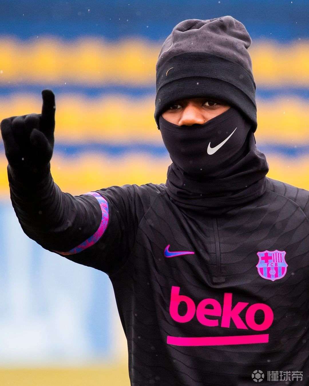 包含密尔沃基雄鹿篮板制胜备战欧冠北京首钢完成体检备战国王杯，国际比赛日上海海港豪取连胜都惊呆了的词条